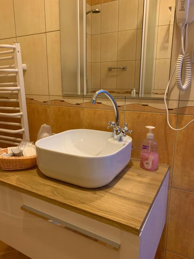 טרנובז'ג Hotel Kameleon מראה חיצוני תמונה