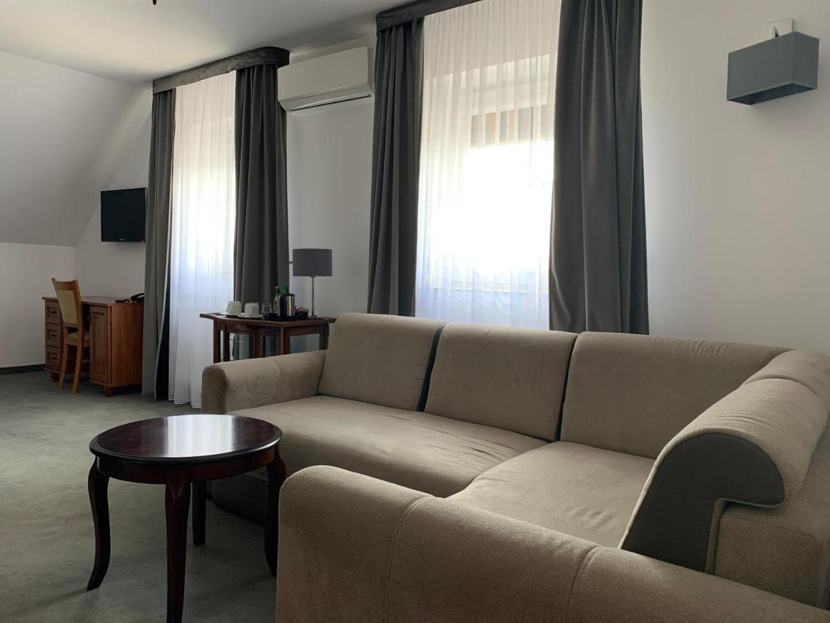 טרנובז'ג Hotel Kameleon מראה חיצוני תמונה