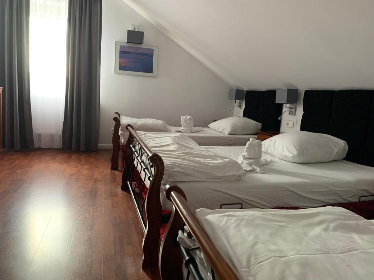 טרנובז'ג Hotel Kameleon מראה חיצוני תמונה