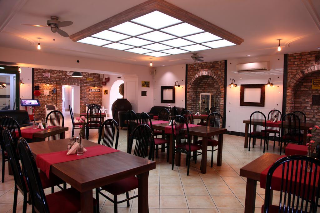 טרנובז'ג Hotel Kameleon מראה חיצוני תמונה