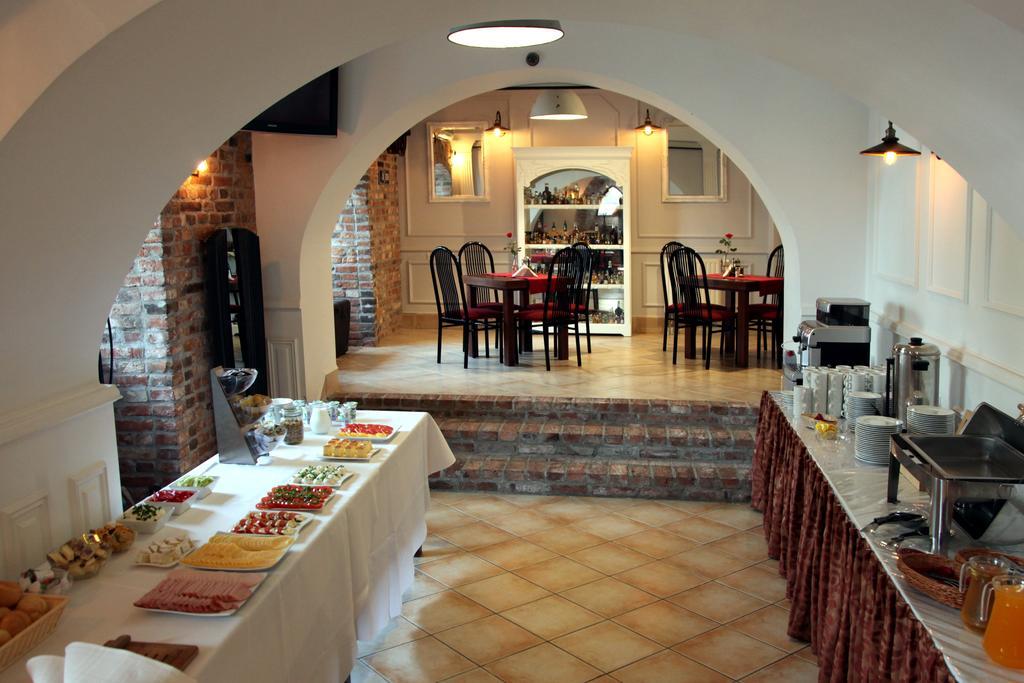 טרנובז'ג Hotel Kameleon מראה חיצוני תמונה